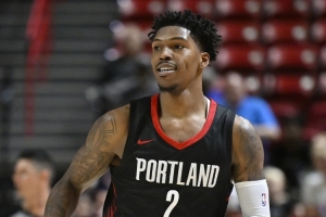 铁了铁了！新秀乐福半场6中0&三分4中0靠罚球得1分 另有3板1助